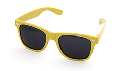 Gele wayfarer zonnebril. - Design nr. 3131